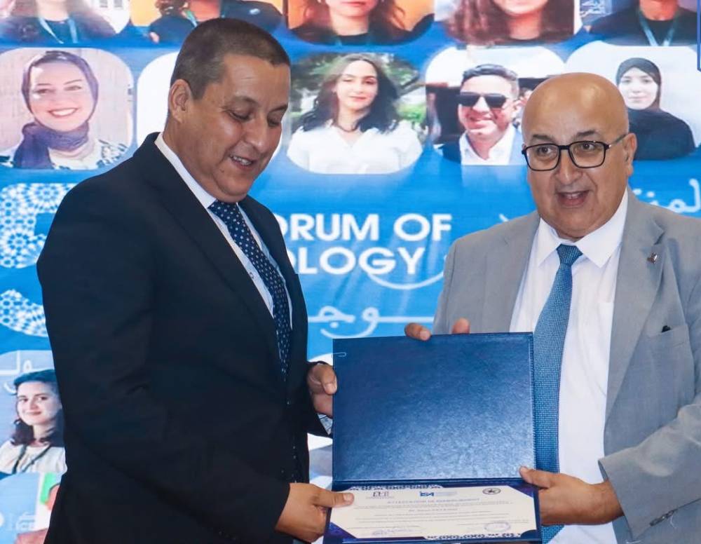 جامعة محمد الخامس تكرم متطوعي المنتدى العالمي الخامس للسوسيولوجيا بحضور المكتب الوطني للأعمال الجامعية الاجتماعية والثقافية.